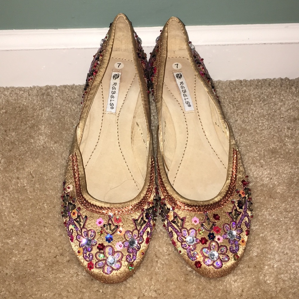 Rebels gold shoes with jewels & sequins!